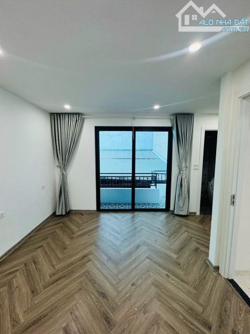 BÁN NHÀ PHÓ ĐỨC CHÍNH BA ĐÌNH 32 M FUL NỘI THẤT MỚI ĐẸP 20 M TA PHỐ VỊ TRÍ SIÊU HIẾM