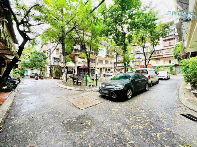 Bán tập thể 70m2, 2PN, 2WC, 3,93 tỷ tại Hoàng Quốc Việt, p Nghĩa Tân, Q.Cầu Giấy, HN