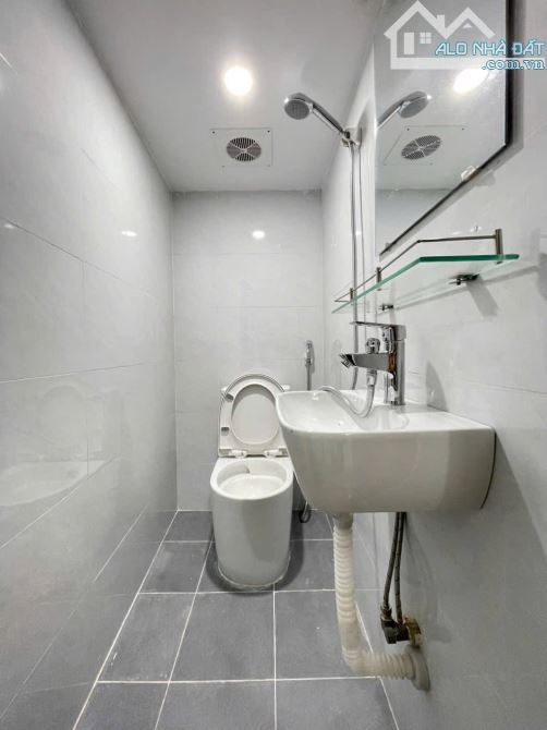 TRUNG TÂM LÕI HOÀN KIẾM - NHỎ TIỀN - SỔ ĐỎ - BA BƯỚC LÊN HỒ GƯƠM - ĐỐI DIỆN NHÀ HÁT HỒ GƯƠ