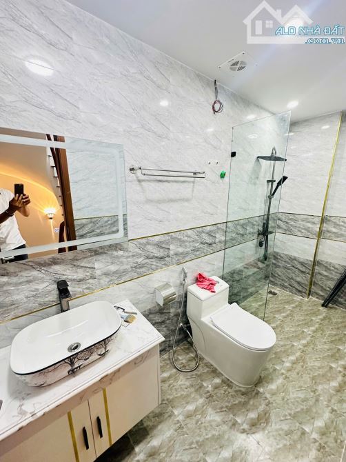 Siêu phẩm mới koong, thang máy nhập, oto đỗ cửa - vào nhà, kinh doanh tốt, ngõ thông rộng