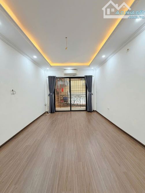 8.45 TỶ – 30/33M2 – 5 TẦNG –VÕ THI SÁU– TRẦN KHÁT CHÂN – LÒ ĐÚC