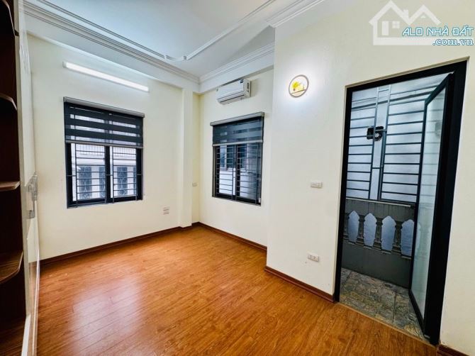 BÁN NHÀ - ĐÊ LA THÀNH - BA ĐÌNH - 36 M - 4.5 TẦNG - MẶT TIỀN 4.3 M - 10.6 TỶ - NGÕ THÔNG