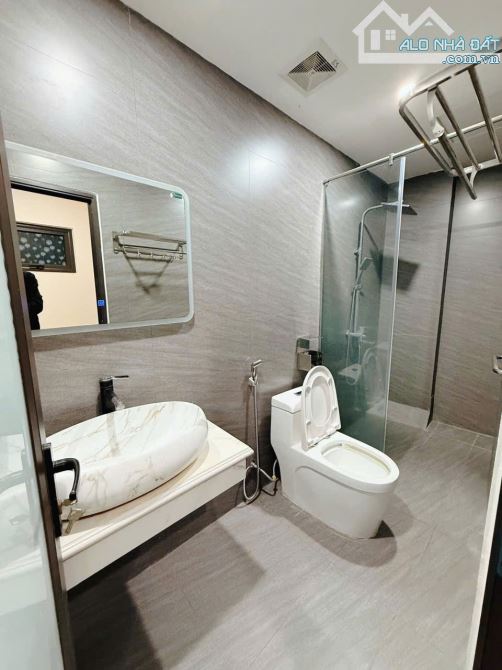 8.45 TỶ – 30/33M2 – 5 TẦNG –VÕ THI SÁU– TRẦN KHÁT CHÂN – LÒ ĐÚC