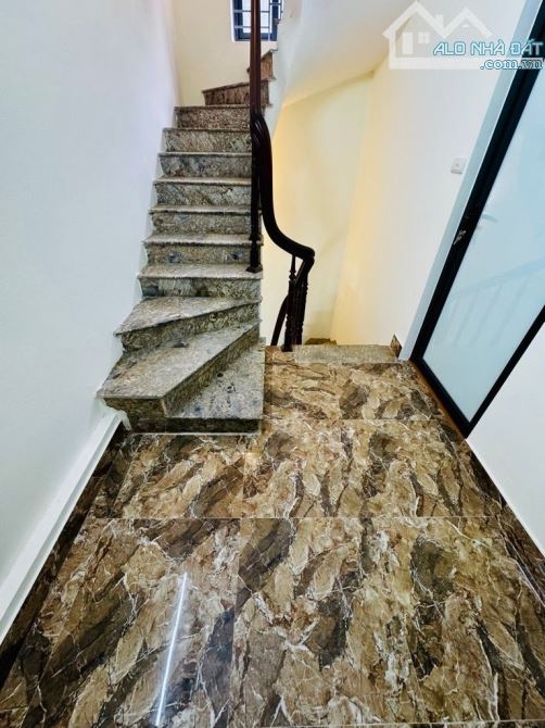 BÁN NHÀ - ĐÊ LA THÀNH - BA ĐÌNH - 36 M - 4.5 TẦNG - MẶT TIỀN 4.3 M - 10.6 TỶ - NGÕ THÔNG