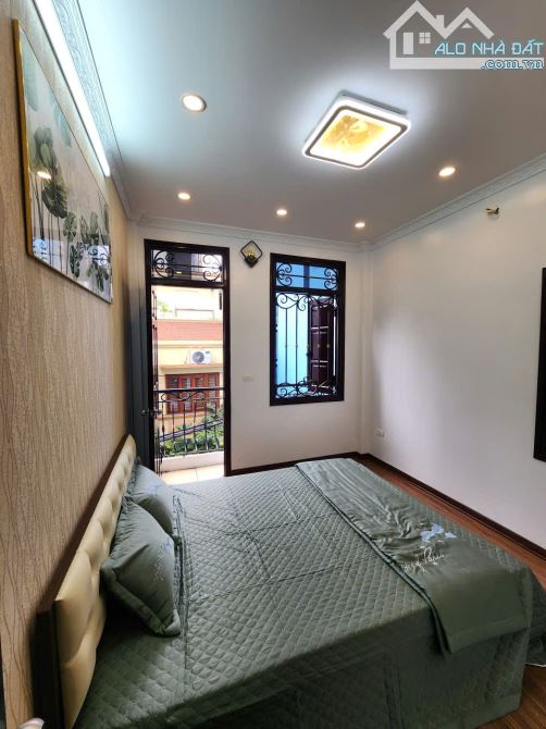 Cần bán gấp nhà phố Nam Dư, dân xây chắc chắn, mặt ngõ, lô góc, ngõ thông các ngả, ở thích