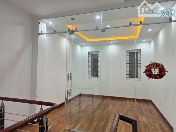 Khu phân lô ngõ 164 Lê Trọng Tấn, gara 7 chỗ, ngõ ngắn gần phố 55m2 đẹp. Giá 17.8 tỷ