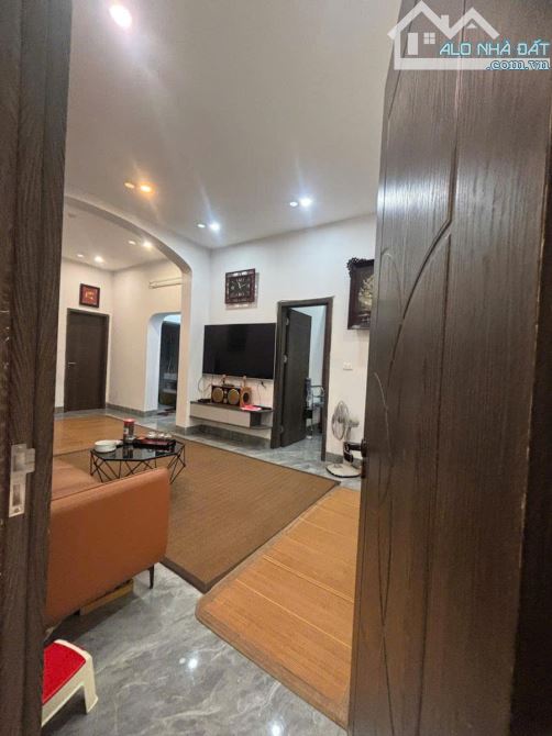 Hiếm nhà bán! tập thể Lý Nam Đế, Hoàn Kiếm, tầng 1, sổ to 70m2 2pn chỉ 7,88 tỷ