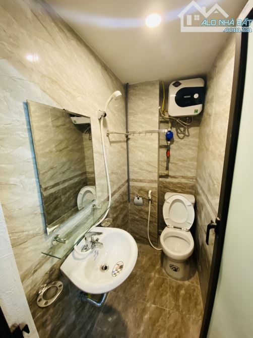 BÁN CHDV TRUNG TÂM CẦU GIẤY 96M2,7T, MT 10 , DÒNG TIỀN KHỦNG 2 TỶ/ 1 NĂM