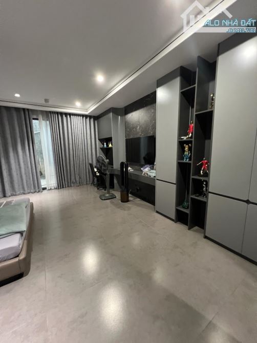 Bán nhà phố Nguyễn Chí Thanh, 100m2, 6 tầng, thang máy, MT 5,5m, ngõ ô tô, giá 35 tỷ