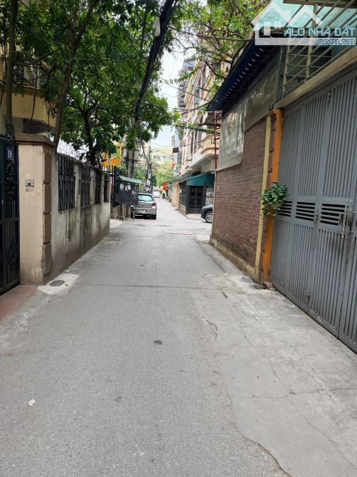 Bán Nhà Phố Trần Quốc Hoàn 50m-5 tầng-oto tránh nhau-phân lô thông các ngả