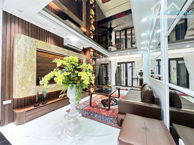 BÁN NHÀ NGỌC KHÁNH BA ĐÌNH DT 53 M 6 T THANG MÁY GẦN OTO KHU VIP DÂN TRÍ CAO NGÕ THÔNG KD