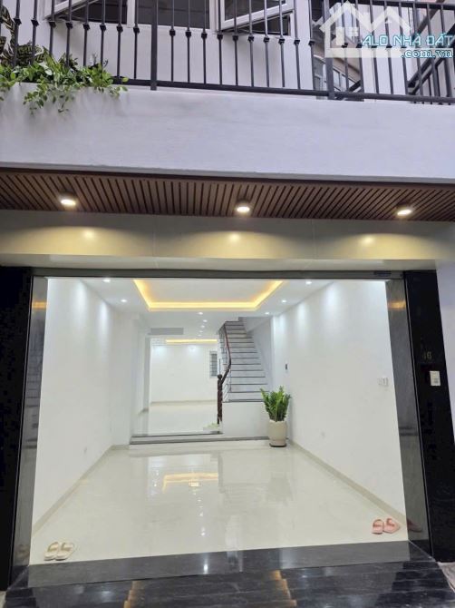 Khu phân lô ngõ 164 Lê Trọng Tấn, gara 7 chỗ, ngõ ngắn gần phố 55m2 đẹp. Giá 17.8 tỷ