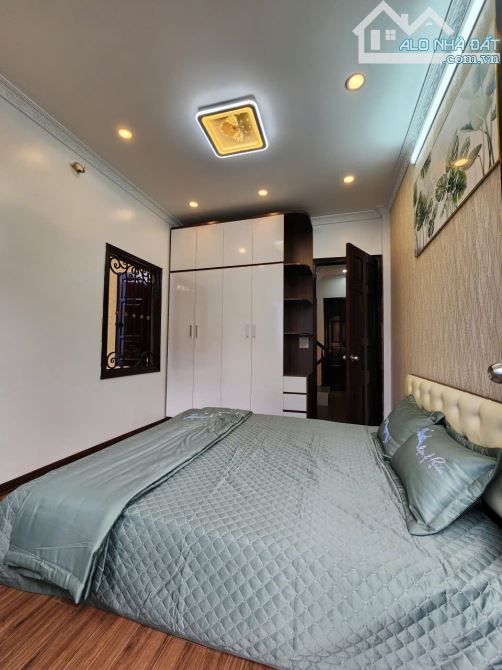 Cần bán gấp nhà phố Nam Dư, dân xây chắc chắn, mặt ngõ, lô góc, ngõ thông các ngả, ở thích