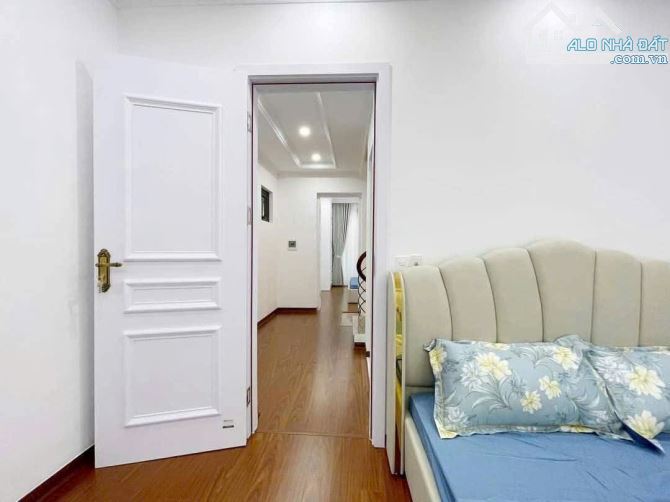 Nhà đẹp full nội thất ngõ 213 Giáp Nhất, ngõ thông lô góc, 38m2 sử dụng 45m2. Giá 11.3 tỷ