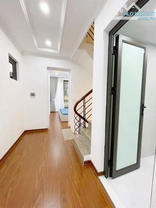 Nhà đẹp full nội thất ngõ 213 Giáp Nhất, ngõ thông lô góc, 38m2 sử dụng 45m2. Giá 11.3 tỷ