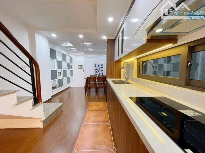 Nhà đẹp full nội thất ngõ 213 Giáp Nhất, ngõ thông lô góc, 38m2 sử dụng 45m2. Giá 11.3 tỷ