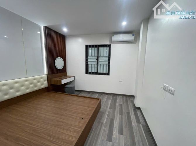 BẠCH MAI - 30M RA PHỐ - DẪN XÂY 5 TẦNG 3 NGỦ - TẶNG FULL NỘI THẤT.