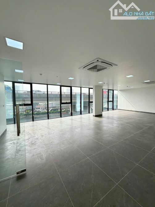 TOÀ VĂN PHÒNG MP GẦN TAM TRINH 109M 8T MT 16M THANG MÁY THÔNG SÀN GIÁ TẦM 500TR/m