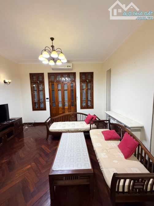 Bán Nhà Phố Trần Quốc Hoàn 50m-5 tầng-oto tránh nhau-phân lô thông các ngả