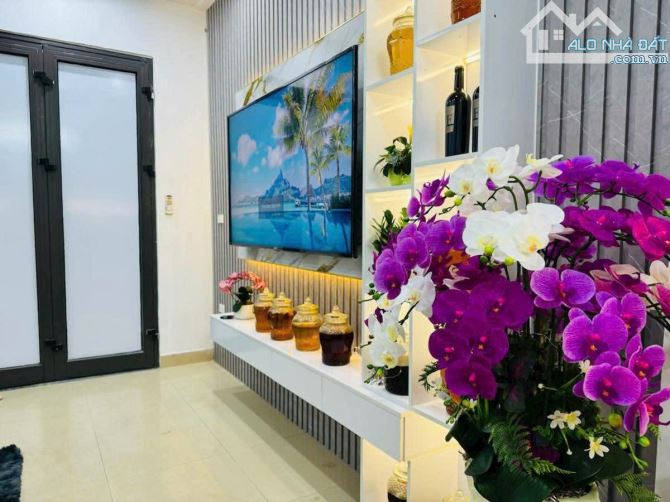 Nhà đẹp full nội thất ngõ 1 Bùi Xương Trạch gần oto, ngõ thoáng 32m2 sổ. Giá 8.6 tỷ