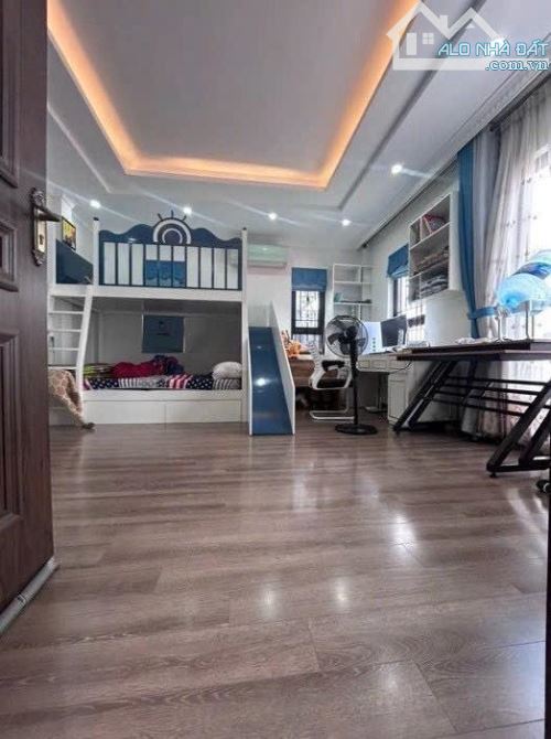 Bán nhà riêng Phố Đê La Thành, 31m2, 4 tầng, lô góc, gần phố, 6,6 tỷ