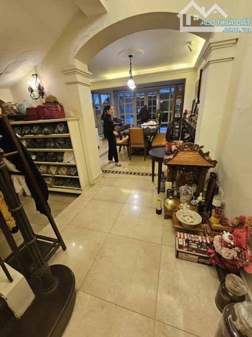 Bán biệt thự Pháp cổ phố Nguyễn Gia Thiều Hoàn Kiếm 255m² gần Hồ Gươm VIP giá 250 TỶ