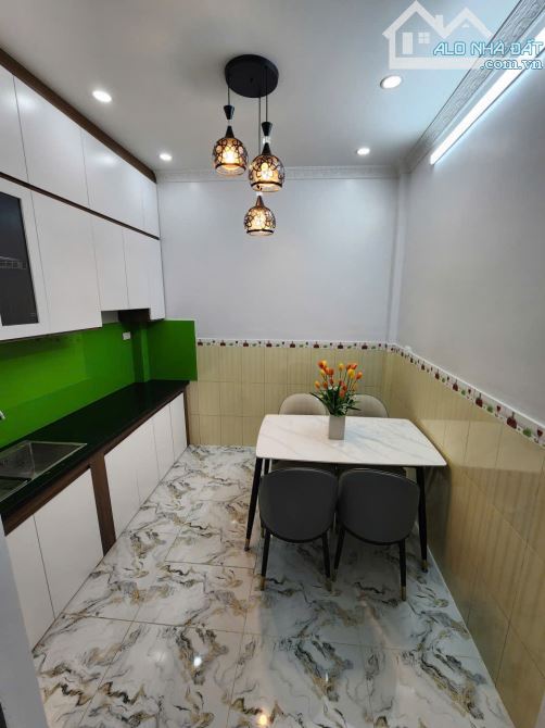 Cần bán gấp nhà phố Nam Dư, dân xây chắc chắn, mặt ngõ, lô góc, ngõ thông các ngả, ở thích