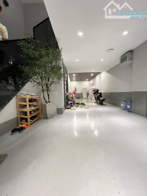 Bán nhà phố Nguyễn Chí Thanh, 100m2, 6 tầng, thang máy, MT 5,5m, ngõ ô tô, giá 35 tỷ