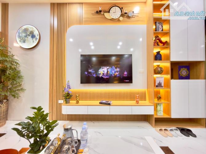 Bán nhà phố Giáp Bát, 30m2, 5 tầng, nhà mới đẹp, cách MP 5m, giá 7,5 tỷ