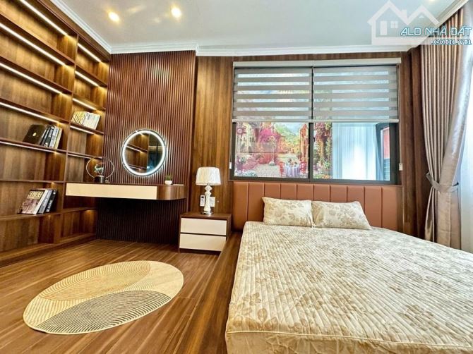 BÁN NHÀ NGỌC KHÁNH BA ĐÌNH DT 53 M 6 T THANG MÁY GẦN OTO KHU VIP DÂN TRÍ CAO NGÕ THÔNG KD