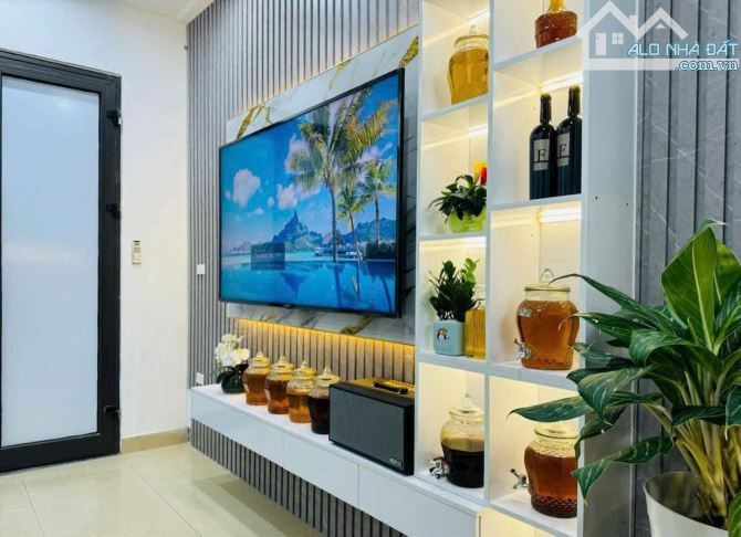 Nhà đẹp full nội thất ngõ 1 Bùi Xương Trạch gần oto, ngõ thoáng 32m2 sổ. Giá 8.6 tỷ