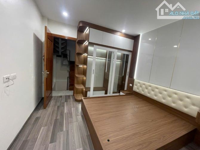 BẠCH MAI - 30M RA PHỐ - DẪN XÂY 5 TẦNG 3 NGỦ - TẶNG FULL NỘI THẤT.