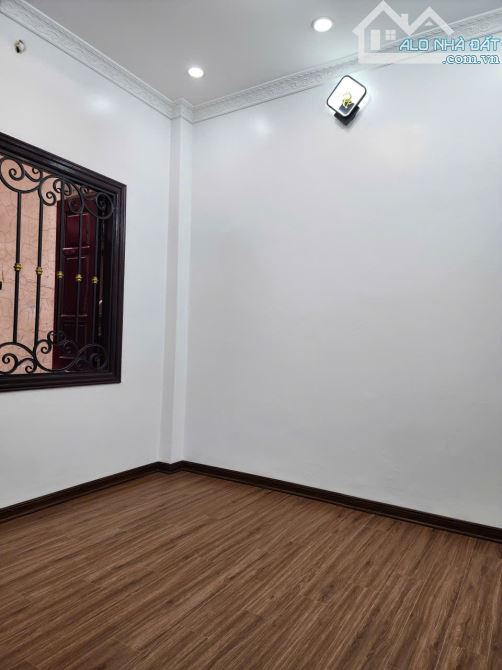 Cần bán gấp nhà phố Nam Dư, dân xây chắc chắn, mặt ngõ, lô góc, ngõ thông các ngả, ở thích