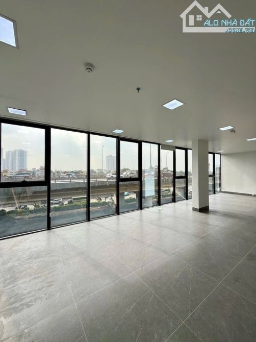 TOÀ VĂN PHÒNG MP GẦN TAM TRINH 109M 8T MT 16M THANG MÁY THÔNG SÀN GIÁ TẦM 500TR/m