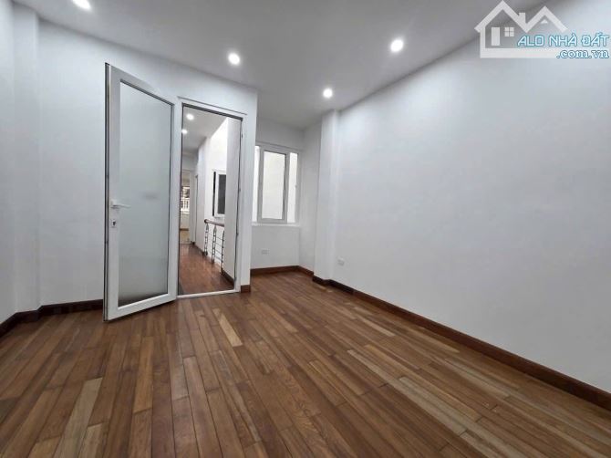 Khu phân lô ngõ 164 Lê Trọng Tấn, gara 7 chỗ, ngõ ngắn gần phố 55m2 đẹp. Giá 17.8 tỷ