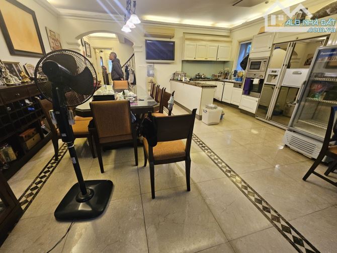 Bán biệt thự Pháp cổ phố Nguyễn Gia Thiều Hoàn Kiếm 255m² gần Hồ Gươm VIP giá 250 TỶ