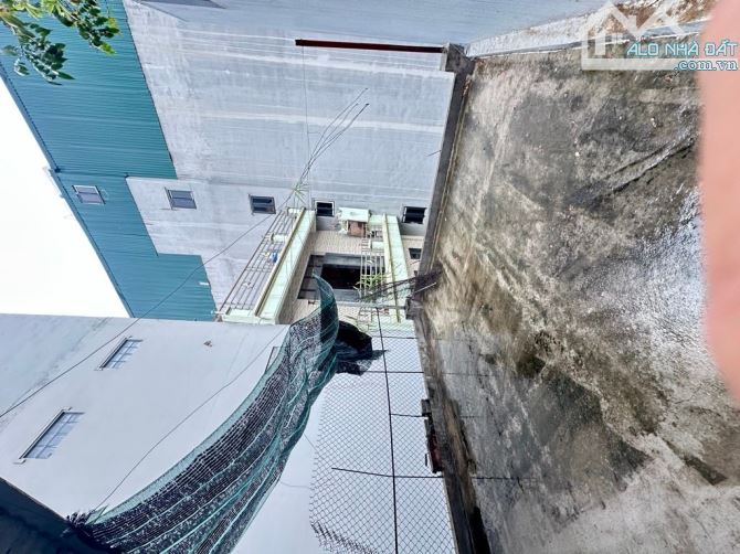 BÁN NHÀ LẠC LONG QUÂN CÂU GIẤY DT 50 M 16TỶ VỊ TRÍ OTO TRÁNH TRƯỚC NHÀ KINH DOANH ĐỈNH