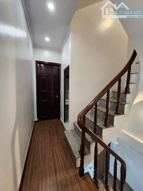 Cần bán gấp nhà phố Nam Dư, dân xây chắc chắn, mặt ngõ, lô góc, ngõ thông các ngả, ở thích