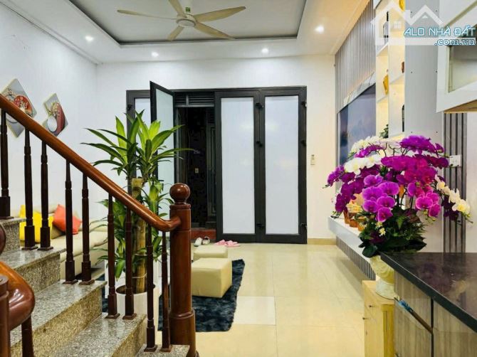 Nhà đẹp full nội thất ngõ 1 Bùi Xương Trạch gần oto, ngõ thoáng 32m2 sổ. Giá 8.6 tỷ