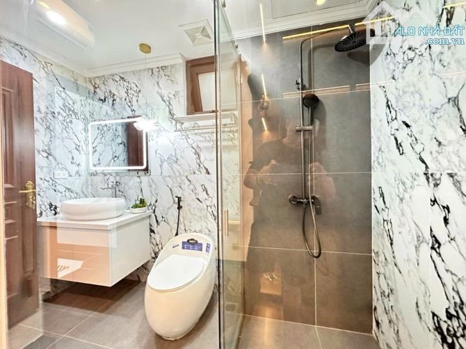 BÁN NHÀ NGỌC KHÁNH BA ĐÌNH DT 53 M 6 T THANG MÁY GẦN OTO KHU VIP DÂN TRÍ CAO NGÕ THÔNG KD