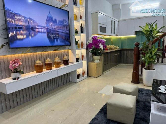 Nhà đẹp full nội thất ngõ 1 Bùi Xương Trạch gần oto, ngõ thoáng 32m2 sổ. Giá 8.6 tỷ