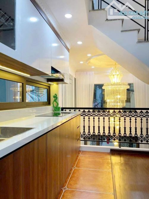 Nhà đẹp full nội thất ngõ 213 Giáp Nhất, ngõ thông lô góc, 38m2 sử dụng 45m2. Giá 11.3 tỷ