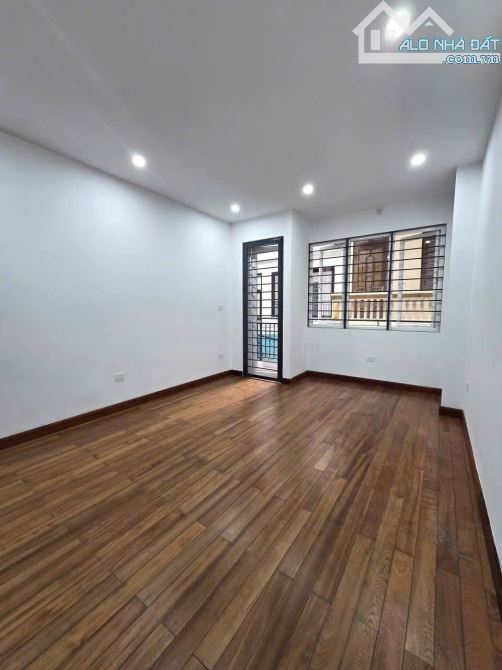 Khu phân lô ngõ 164 Lê Trọng Tấn, gara 7 chỗ, ngõ ngắn gần phố 55m2 đẹp. Giá 17.8 tỷ