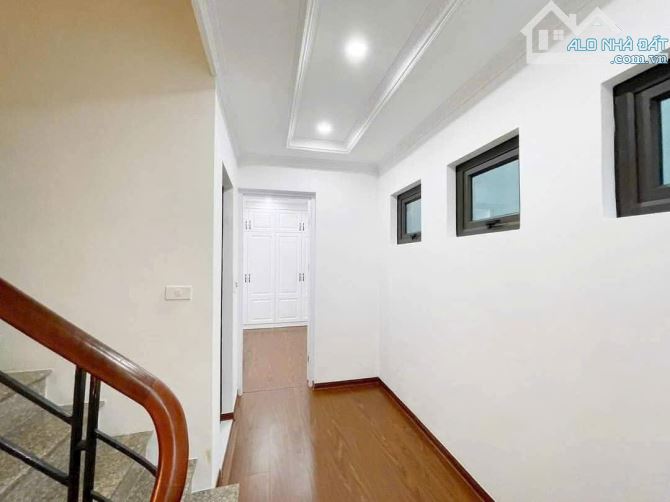 Nhà đẹp full nội thất ngõ 213 Giáp Nhất, ngõ thông lô góc, 38m2 sử dụng 45m2. Giá 11.3 tỷ