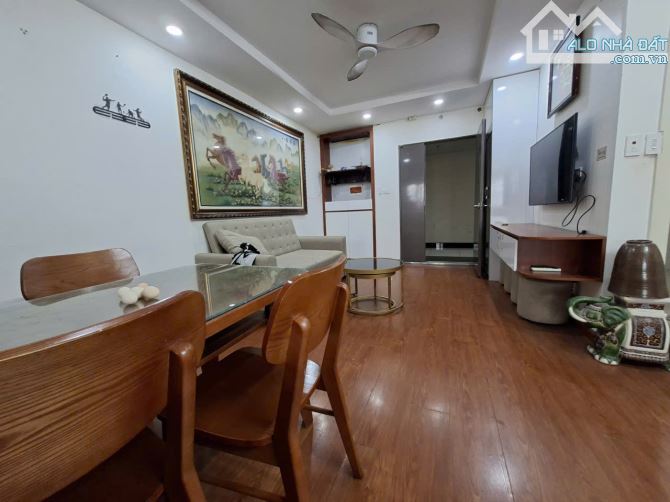 Chính chủ cần bán căn hộ KĐT Nam Trung Yên: DT 81,2m2, 2N, 2VS, full đồ, giá 6.5 tỷ có bớt