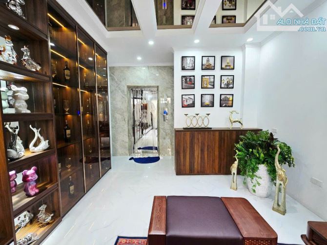 BÁN NHÀ TÂY HỒ 11 TỶ – 6 TẦNG THANG MÁY – NHÀ MỚI FULL NỘI THẤT – CÁCH HỒ TÂY 100M