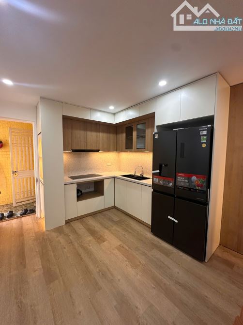 BÁN CĂN HỘ TẬP THỂ NGUYỄN CHÍ THANH, TẦNG 3, DT 90M, 3PN,2WC, CAO CẤP 5 SAO. GIÁ 6.x Tỷ