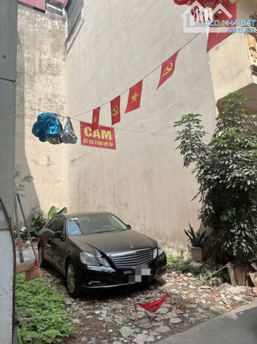 Bán nhà Lạc Long Quân, Hơn 13 tỷ, 46m, ngõ 5m ô tô 7 chỗ vào nhà