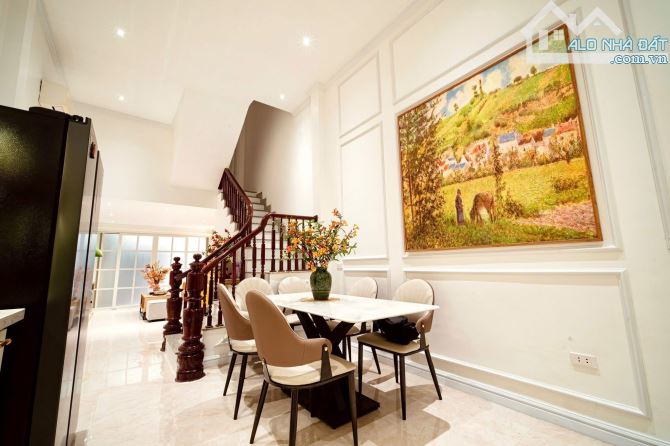 Bán gấp nhà phố Kim Mã . Ô tô đỗ cửa . Full nội thất .48M . Giá 17,6 tỷ