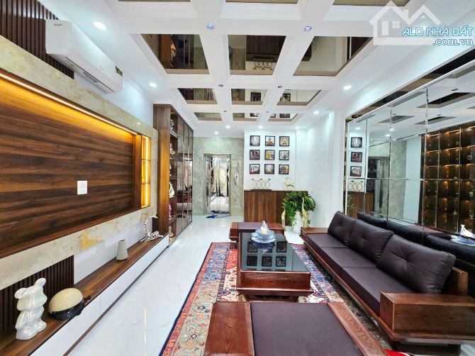 BÁN NHÀ TÂY HỒ 11 TỶ – 6 TẦNG THANG MÁY – NHÀ MỚI FULL NỘI THẤT – CÁCH HỒ TÂY 100M